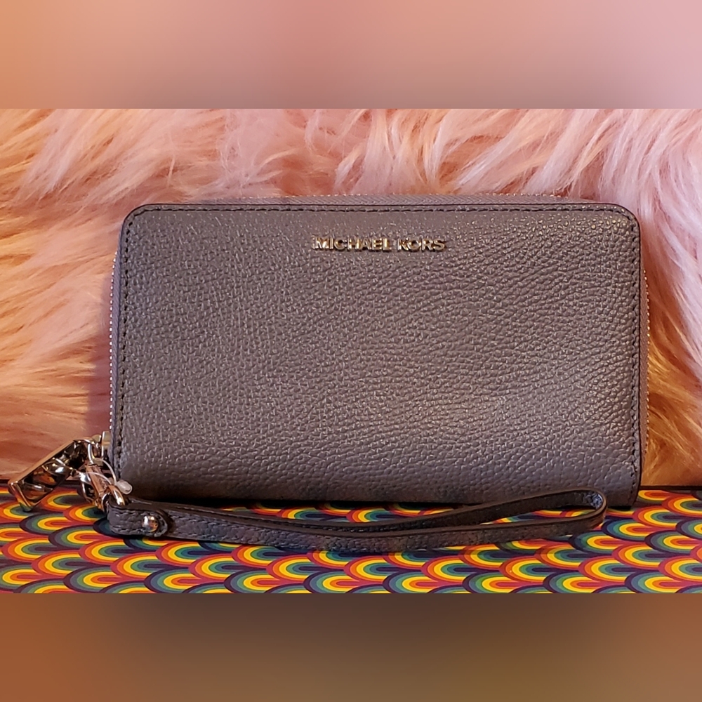 Michael Kors Jet Set Wallet = NWOT